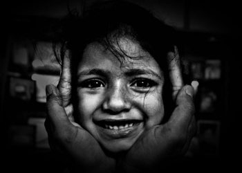 बेटियाँ जब मुस्कुराती है, तो तकलीफें अपने आप कम हो जाती है ।