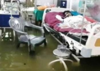 पानी में डूब गया पटना का अस्पताल, मरीजों को निकाला जा रहा बाहर