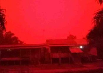 इंडोनेशि‍या का आकाश लाल क्यों  हो गया है
