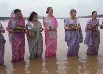 पितृपक्ष – पितृमुक्ति की कामना ने छह रुसी महिलाओं पिंडदान करने ‘गया’ बुला लिया