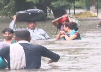 स्मार्ट सिटी के स्मार्ट पब्लिक के लिए स्कूल बंद, एग्जाम टले, थम गयी ट्रेनों की रफ्तार