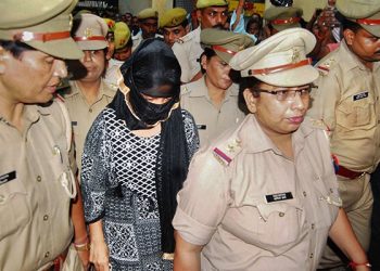 चिन्मयानंद पर रेप का आरोप लगानेवाली पीड़िता अब हिरासत में