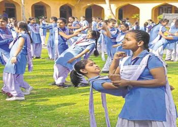 लड़कियों के स्कूलों में नहीं पढ़ाएंगे 50 साल से कम उम्र के पुरुष शिक्षक