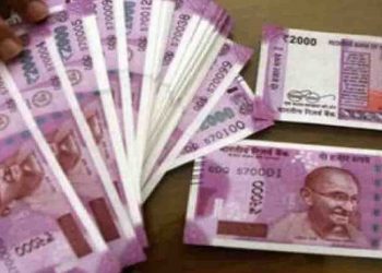 नकली नोट छापने के जुर्म में आमिर खान गिरफ्तार