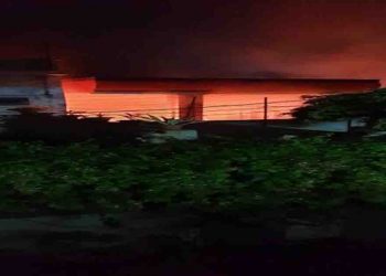 पटना में दिनकर गोलंबर के निकट पेट्रोल पम्प में ब्लास्ट के बाद लगी आग