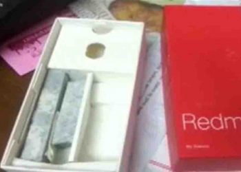 ऑनलाइन ठगी : ऑर्डर किया था सैमसंग का मोबाइल, पैकेट में निकला रेड मी के डब्बेे में पत्थर