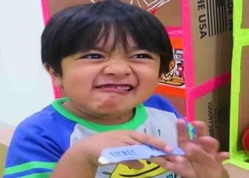 महज सात साल के उम्र में यू-ट्यूब से कमाई कर यह बच्चा बन गया है अरबपति