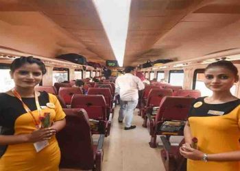 तेजस से हो चुकी है शुरूआत, जो भी बिक सकता है वो सब बेचेगी सरकार