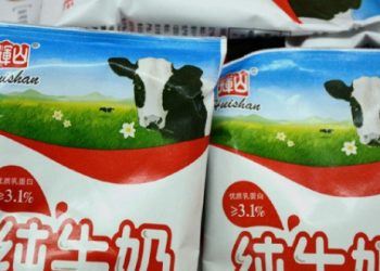 भारतीय दूध आपको बीमार कर रहा है इसलिए सरकार आपके लिए चीन से दूध मंगवा रही है