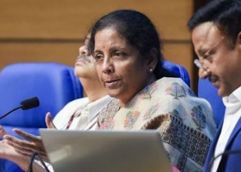 वित्‍तमंत्री के पति ने की आर्थि‍क नीति की आलोचना तो निर्मला ने भी दी पत्‍नीवाली प्रतिक्रिया