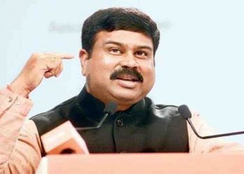 पेट्रोलियम मंत्री का बड़ा बयान- तेल बेचना सरकार का काम नहीं