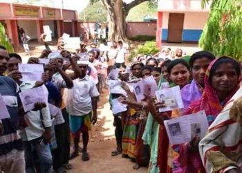 झारखंड विधानसभा चुनाव: पहले चरण की 13 सीटों पर मतदान जारी, 189 उम्मीदवारों के भाग्य का होगा फैसला