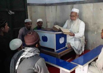 आप मौलाना भी हैं और चतुर्वेदी भी, मदरसे में कुरान के साथ देते हैं गीता का ज्ञान
