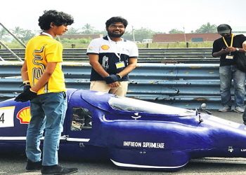 भारतीय इंजीनियरिंग : 31 लड़को ने 1 लीटर पेट्रोल से 121 किमी चलने वाली सिंगल सीटर कार बना डाली