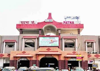 पटना स्टेशन पर थूकना और पेशाब करना आपको मंहगा पड़ सकता है : रेल़वे सख्त हो गया है