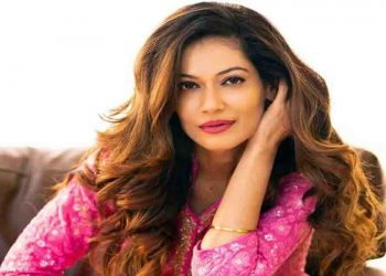 मोतीलाल नेहरू पर वीडियो बनाकर बुरी फंसी पायल रोहतगी : हुई गिरफ्तार