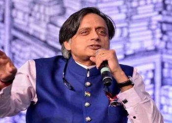 नागरिकता विधेयक महात्मा गांधी के विचारों पर जिन्ना के विचारों की जीत होगी: शशि थरूर