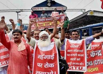 श्रमिक संगठनों की हड़ताल : भारत बंद का दिख रहा असर,  बैंकों में काम-काज रहेगा ठप