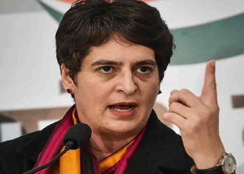 वाराणसी में पूरे साल लगी रही धारा 144, मोदी कहते हैं डरने की बात नहीं : प्रियंका गाँधी