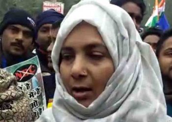 CAA-NRC के खिलाफ सड़क पर उतरी शहाबुद्दीन की पत्नी हिना शहाब