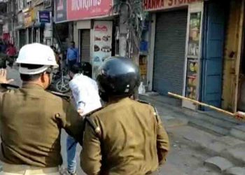 पटना में प्रदर्शन कर रहे दारोगा अभ्यर्थियों पर पुलिस का चला डंडा