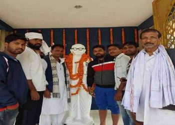 गिरिराज सिंह ने बाबासाहेब की जिस प्रतिमा पर माल्यार्पण किया : सीपीआई वालों ने उसे गंगाजल से धो दिया