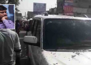 कन्हैया कुमार के काफिले पर फिर हमला : फेंका गया अंडा और जला मोबिल