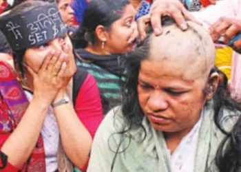 औरतें बाल मुंडवा कर राहुल गांधी को भेज रही है : जबकि मामला मध्यप्रदेश का है