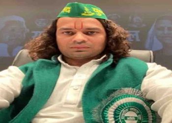 कोई माई का लाल है तो मेरे भाई के रथ को रोक कर दिखाए: तेज प्रताप यादव