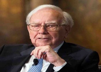 दुनिया के इस अमीर आदमी ने पहली बार स्मार्टफोन का इस्तेमाल शुरू किया