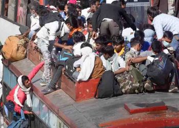 आनंद विहार-कौशांबी बस अड्डा खाली, वापस भेजने पर फूट-फूट कर रोने लगे लोग