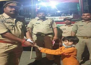 बच्ची नें कोरोना मरीज के लिये गुल्ल क तोड़कर दिये 4500 रूपये : कहा गरीबों को खाना खिला देना