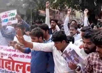 पटनाः दारोगा बहाली अभ्यर्थियों का बवाल, सड़कों पर हो रही आगजनी