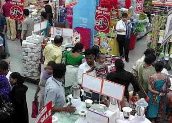 मनाही के बावजूद दुकान खोलने पर 16 दुकानदारों पर FIR दर्ज, छह महीने की हो सकती है जेल