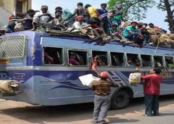 बिहार में लॉकडाउन का उड़ रहा मजाक : बसों में ठुस-ठुस का लाए जा रहे पैसेंजर