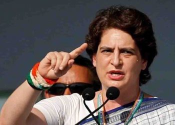 प्रियंका गांधी ने टेलीकॉम कंपनियों को लिखा खत, कहा-लोग संकट में हैं फ्री करें मोबाइल सेवा