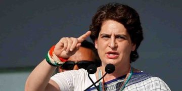 प्रियंका गांधी ने टेलीकॉम कंपनियों को लिखा खत, कहा-लोग संकट में हैं फ्री करें मोबाइल सेवा
