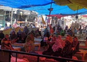 शाहीन बाग के लिये चौकी का इंतजाम किया गया है : कोरोना के बीच बैठकर धरना देना है