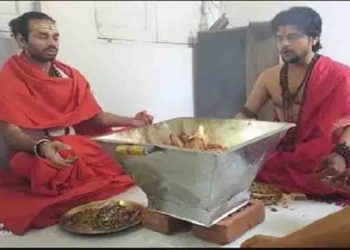 तेजप्रताप ने शुरू किया हवन : कहा इससे कोरोना जैसी बीमारी दूर भागती है, वातावरण शुद्ध होता है