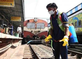 पीएम मोदी का कोरोना फाइट प्लान :  ट्रेन की बोगियों में ICU, क्वरैनटाईन सेंटर और आइसोलेशन वार्ड