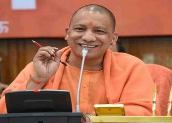 जब अखि‍लेश यादव की बेटी की शादी के लिये योगी आदित्यनाथ ने दिये दो लाख रूपये