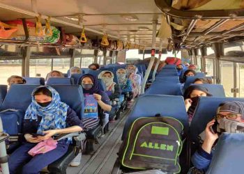 एलेन इंस्टीेच्यूट कोटा से छात्रों को आने का पास बांट रही है : सवाल है परमीशन किसने दिया ?