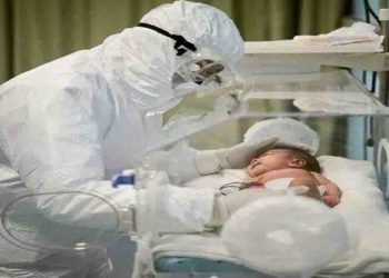 कोरोना से जंग में हार गई गर्भवती नर्स, मरने से पहले प्यारी-सी बच्ची को दिया जन्म