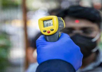 शरीर में दिख रहे हैं ये 8 लक्षण, तो समझ लीजिए मामला गड़बड़ है