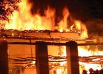 बिहार में पटाखों से लगी आग, 10 से भी ज्यादा घर जल कर हुए राख