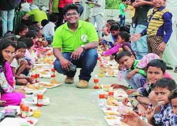 अब बिना प्रशासन की अनुमति के नहीं बांट सकेंगे गरीबों के बीच खाना