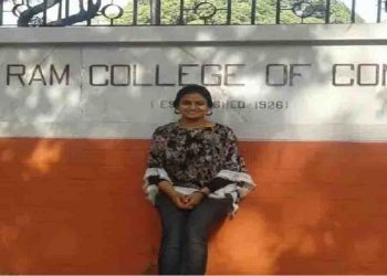 परीक्षा के दौरान पिता को हुआ कैंसर, मुश्किल हालात में पढ़कर बेटी बनी IAS