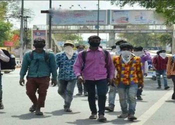 मजदूर क्या करें बेचारे  : अन्य राज्य रखने को तैयार नहीं, बिहार सरकार वापस लाने को तैयार नहीं