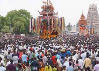 सिद्धालिंगेश्वर मेले में जुटे हज़ारों लोग : लॉकडाउन की ऐसी तैसी कर डाली, सरकार तमाशा देखती रही