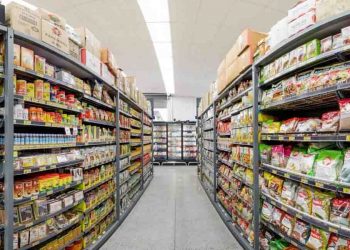 सुपरमार्केट में लाखों की ग्रॉसरी चाटने पर यूएस महिला गिरफ्तार, नष्ट करना पड़ा सामान